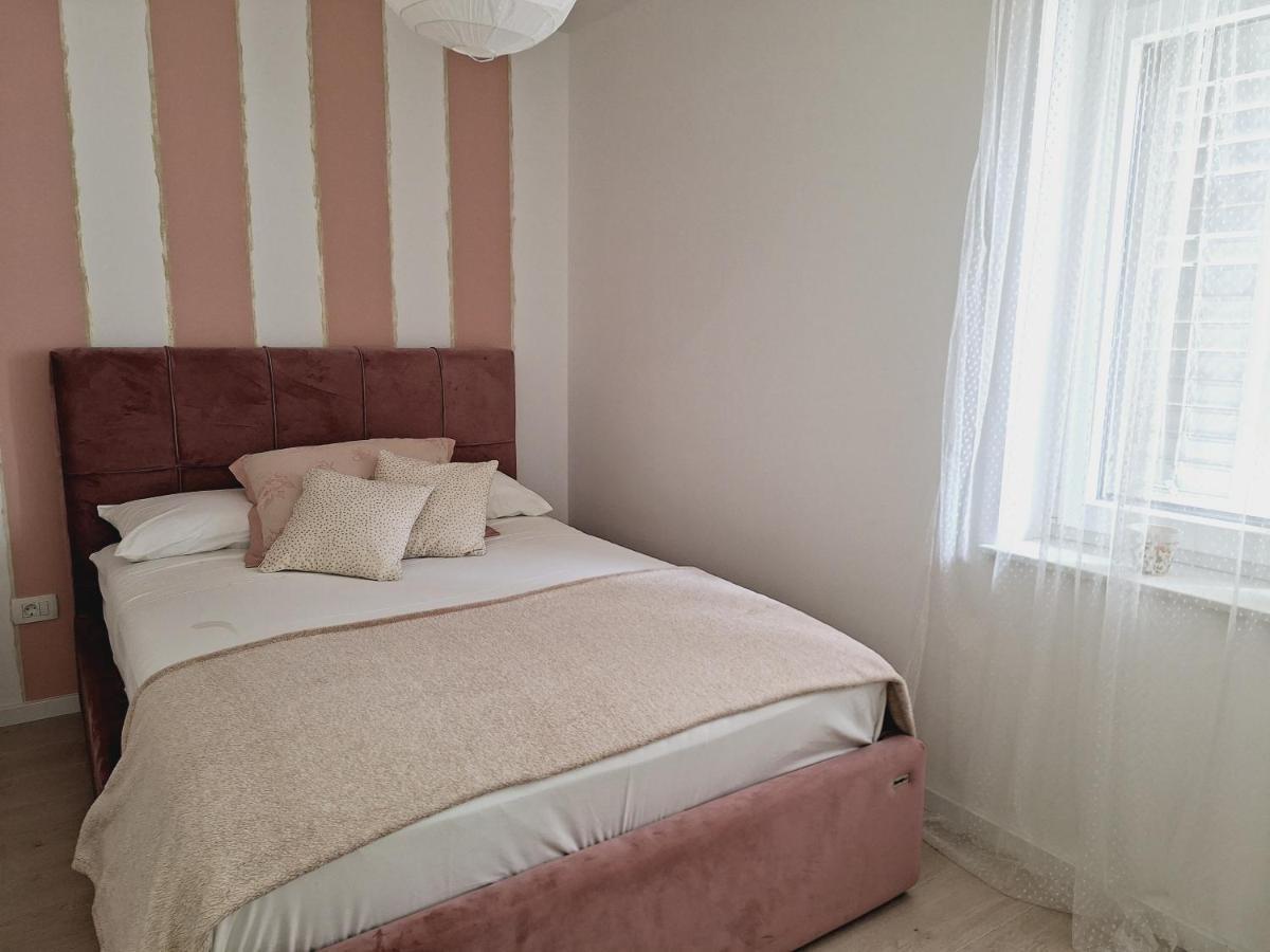 Apartman Maja **** Apartamento Šibenik Exterior foto